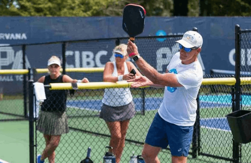 como jugar pickleball viento exterior
