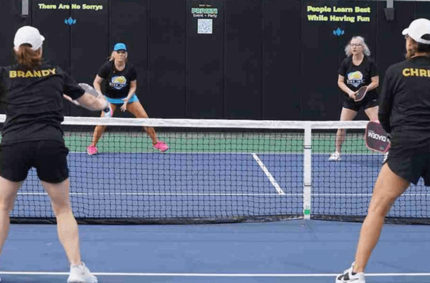  Cómo mejorar en dobles para ganar más partidos de pickleball