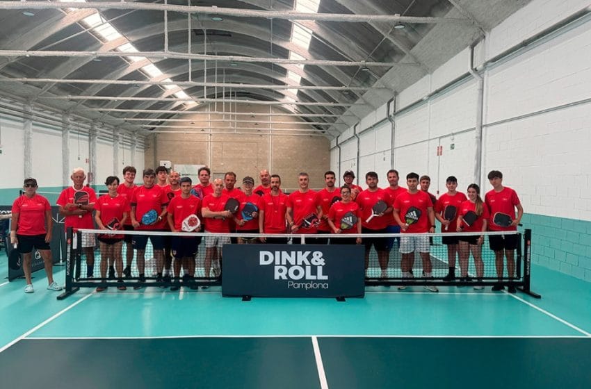 completado un nuevo curso de instructor de pickleball rfet en pamplona
