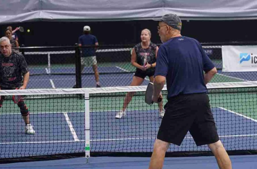  Consejos de pickleball para mayores: domina la posición en la pista