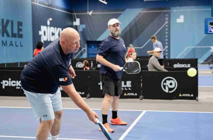  Consejos de pickleball para seniors para dominar la línea de la cocina