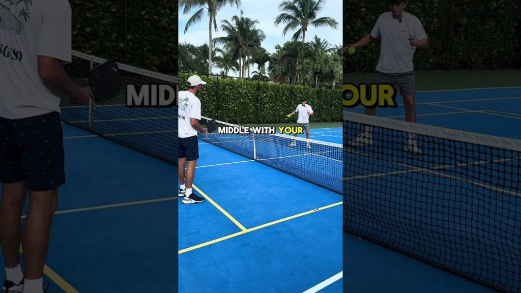 defensa pickleball evitar golpes pecho