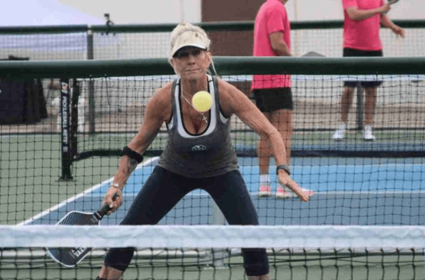 entrenamiento lateral pickleball protege rodillas