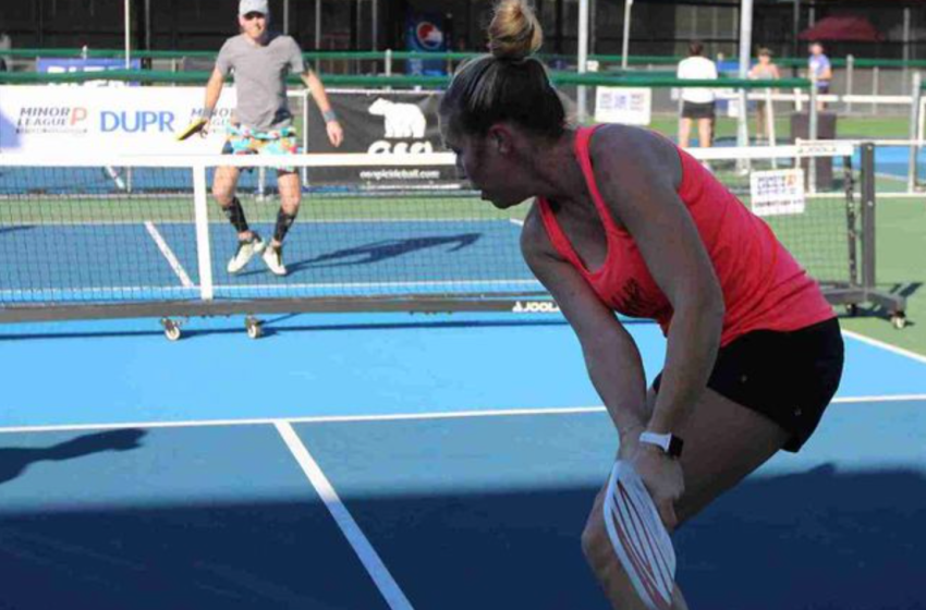  Estrategia para devolver saques profundos en pickleball y dominar al rival