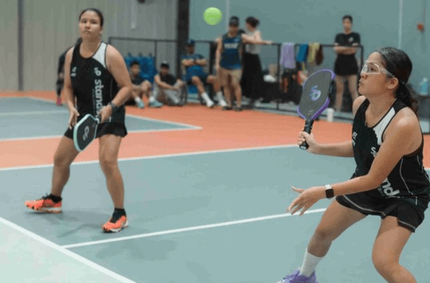  Por qué tus golpes de pickleball se van largos y cómo corregirlos rápido
